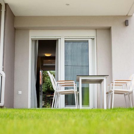 The Papoutsakis Apartments Nikiti  Bagian luar foto