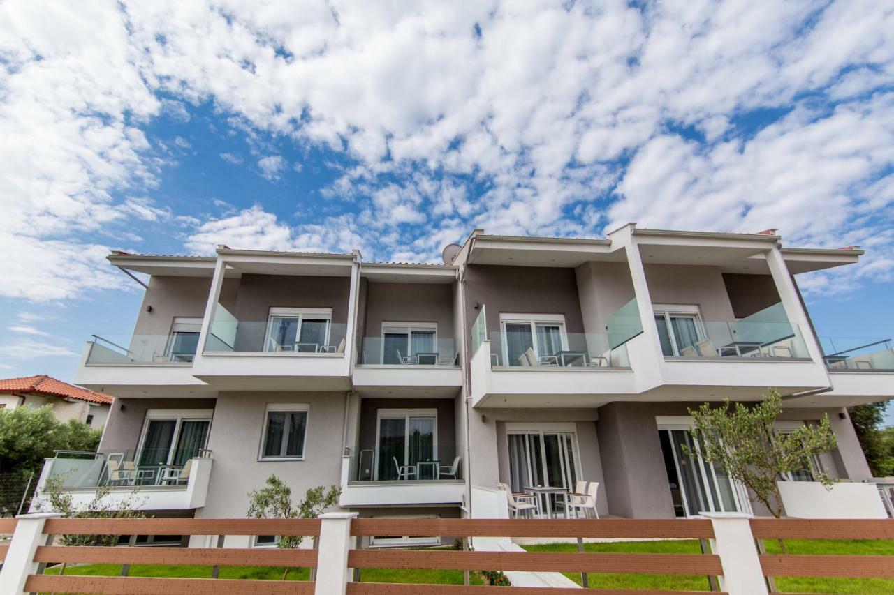 The Papoutsakis Apartments Nikiti  Bagian luar foto