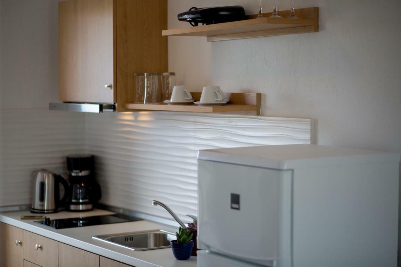 The Papoutsakis Apartments Nikiti  Bagian luar foto