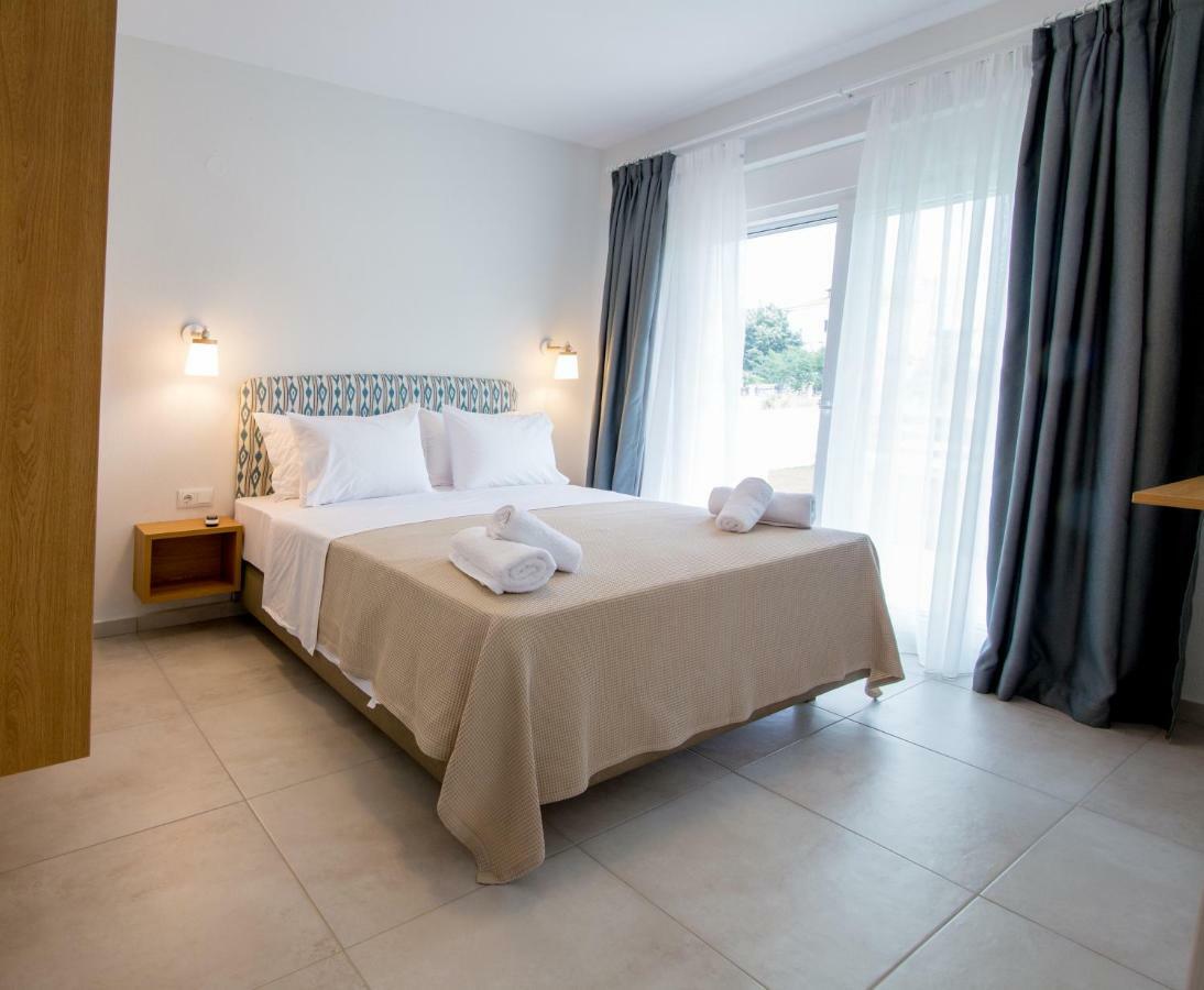 The Papoutsakis Apartments Nikiti  Bagian luar foto