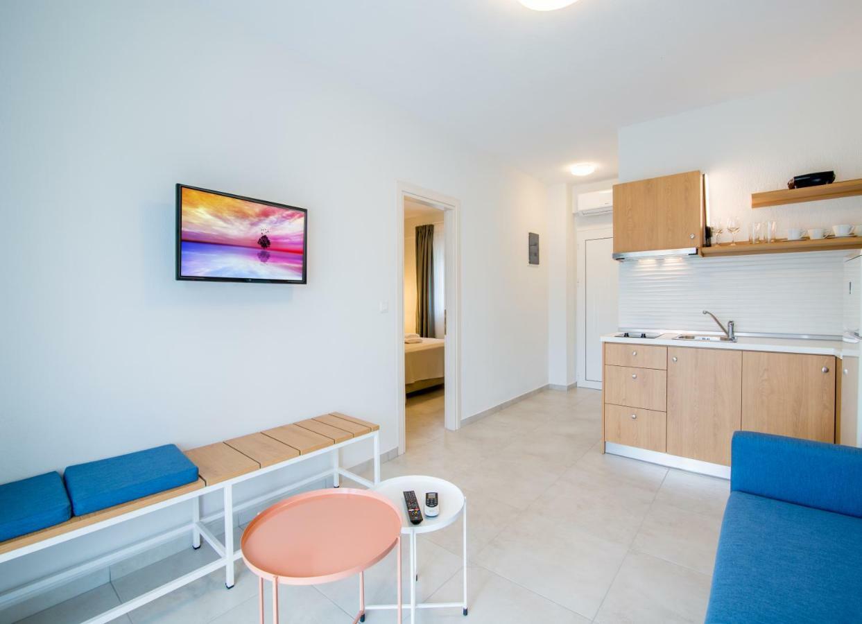 The Papoutsakis Apartments Nikiti  Bagian luar foto