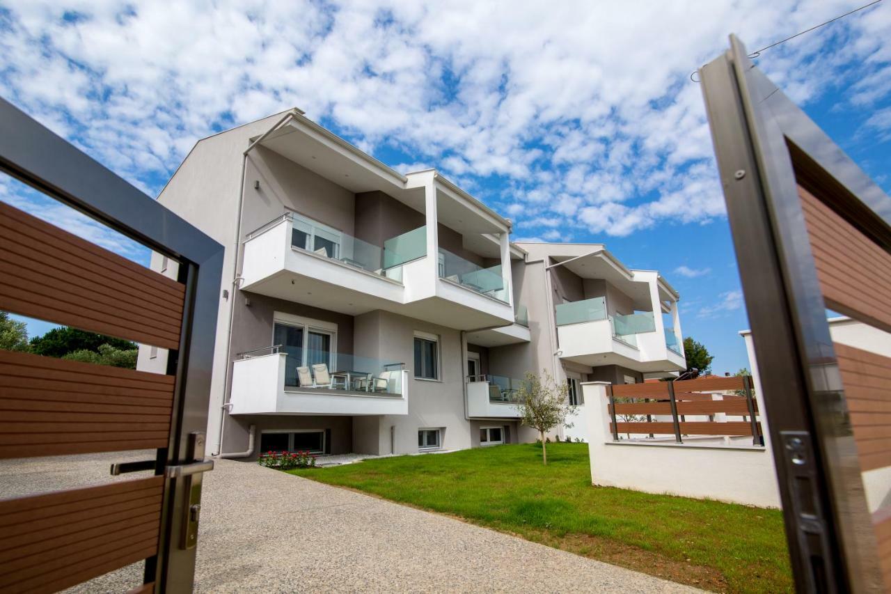 The Papoutsakis Apartments Nikiti  Bagian luar foto