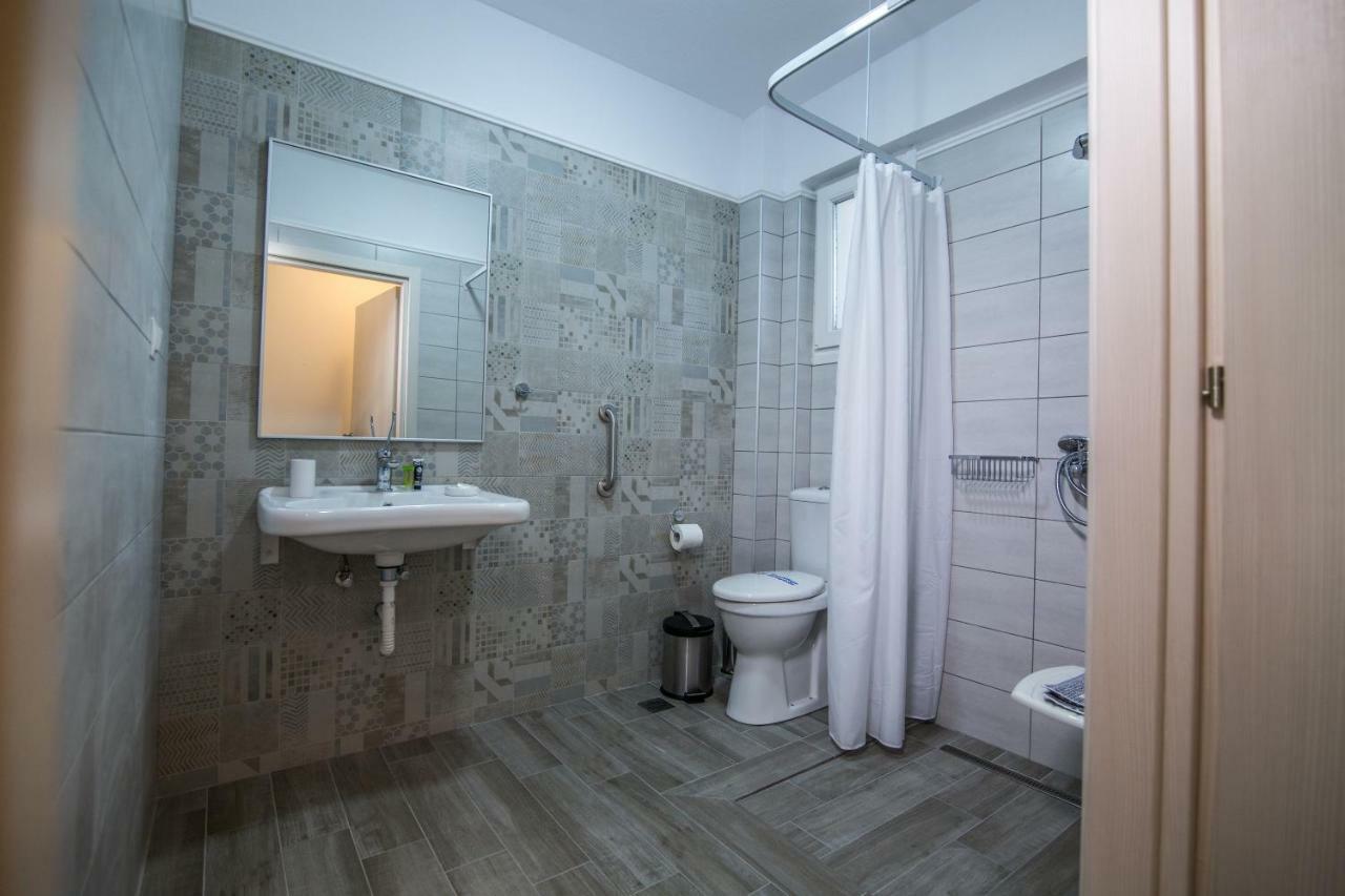 The Papoutsakis Apartments Nikiti  Bagian luar foto