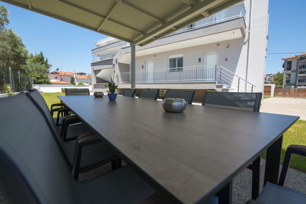 The Papoutsakis Apartments Nikiti  Bagian luar foto