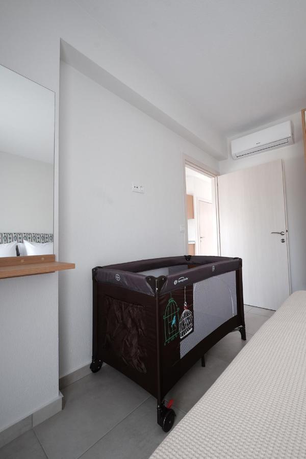 The Papoutsakis Apartments Nikiti  Bagian luar foto
